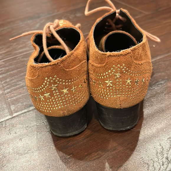 Adorable Musta in Spanish leather lace up,star studded shoes. - Picture 5 of 11